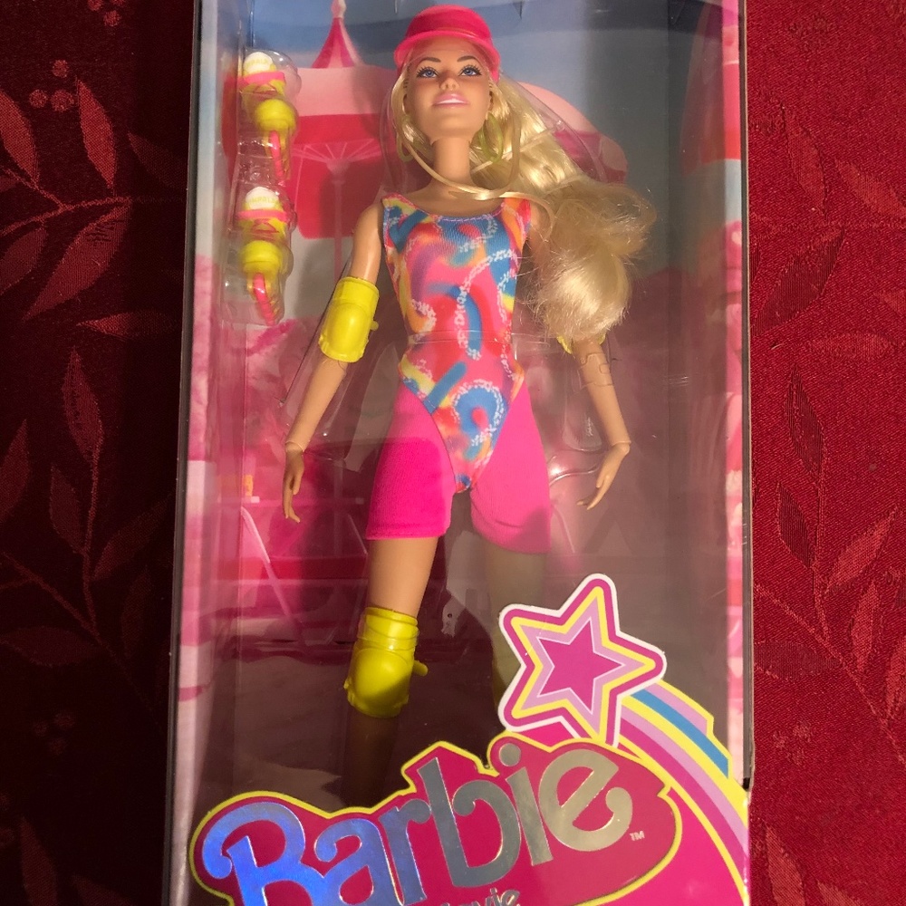 Barbie the Movie Skater Neon Barbie Doll Rollerskater Margot Robbie Mattel NIB